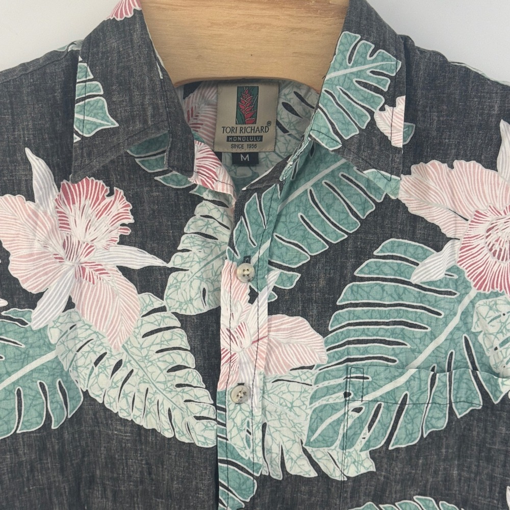 Tori Richard Mens Aloha Shirt M Black Floral Monstera Made in Hawaii 0300R-28573